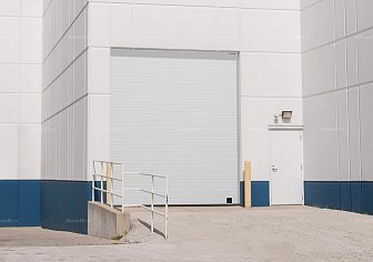 Промышленные ворота с панорамным остеклением Doorhan ISD02 (5200х5000)